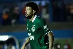 Filipe Machado destaca estreia pelo Goiás em vitória no Goiano