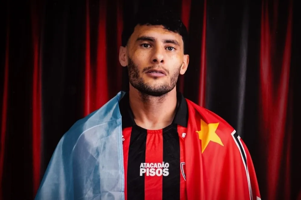 Vitória confirma chegada do meia argentino Emmanuel Martínez (Foto: Divulgação/ECV)