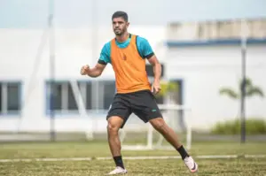 Alagoano: CSA anuncia saída de zagueiro para o futebol capixaba