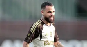 Flamengo utiliza Michael como volante mesmo em negociação com o Santos