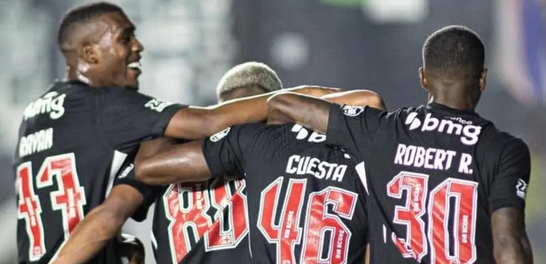 Jogadores do Vasco reunidos (Foto: Matheus Lima-CRVG)