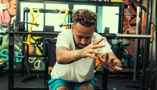 Santos observa evolução de Neymar na recuperação após cirurgia