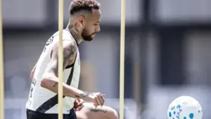 Santos: Neymar volta a treinar com bola após cirurgia