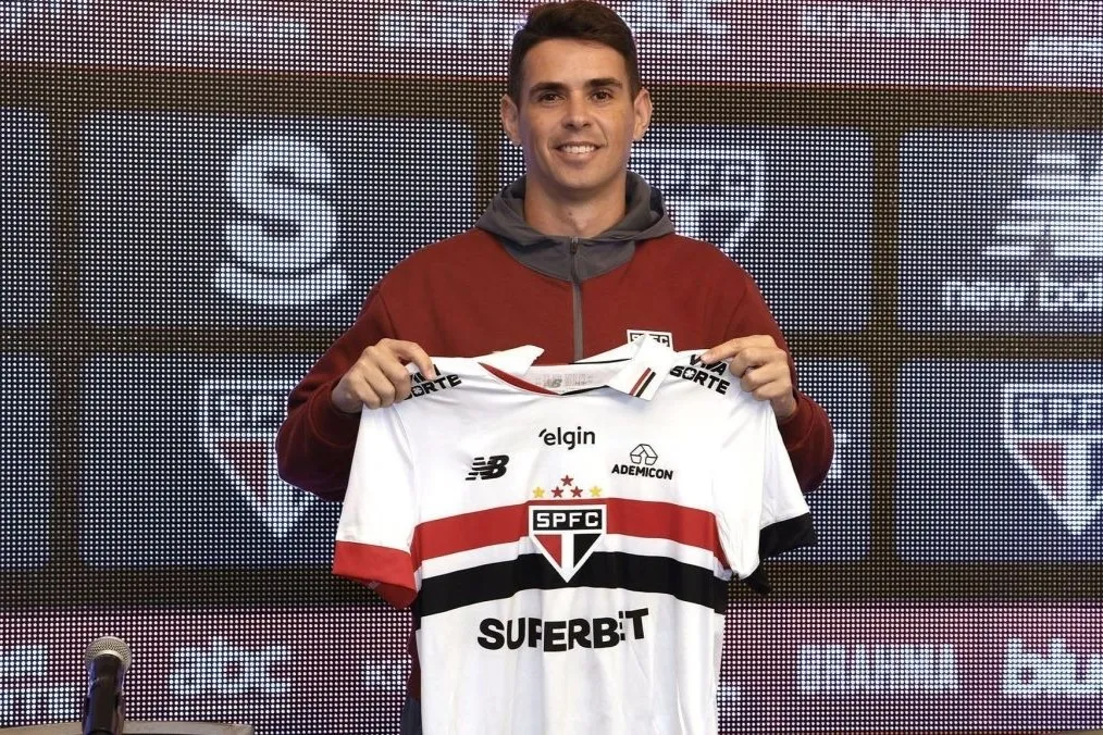 Oscar e São Paulo esperam rescisão amigável (Foto: Divulgação/SPFC)