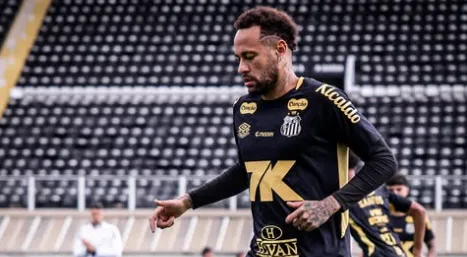 Pai de Neymar revela que craque cogitou aposentadoria em 2025