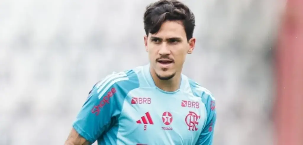 Pedro antecipa o retorno das férias e se reapresenta ao Flamengo