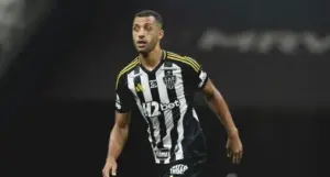 Atlético-MG pode ter desfalque de Vitor Hugo diante do Cruzeiro