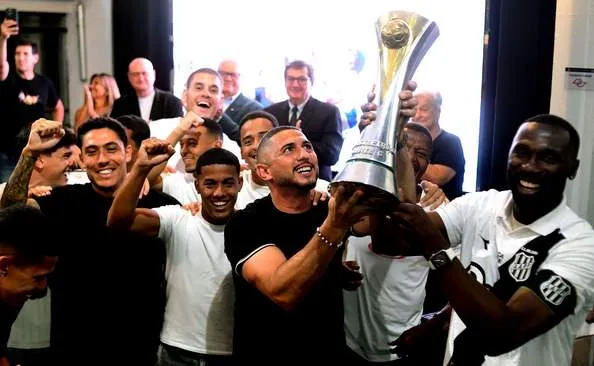 Ponte Preta: Bolsos Vazios e Taça nas Mãos