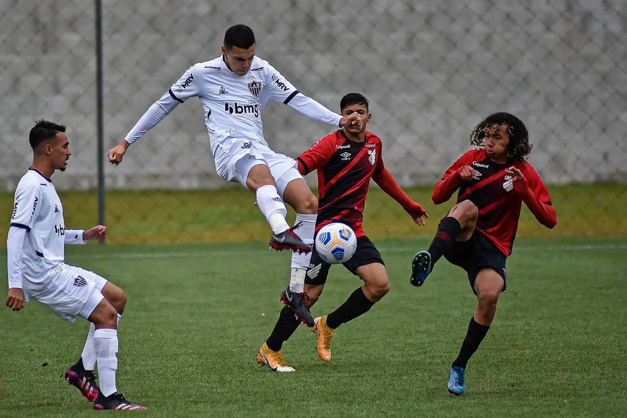 Promessa do Atletico MG acerta com o CD Almodovar 1