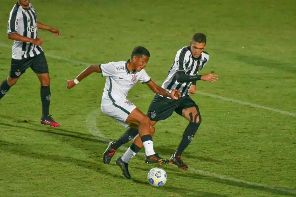 Promessa do Atletico MG acerta com o CD Almodovar 2