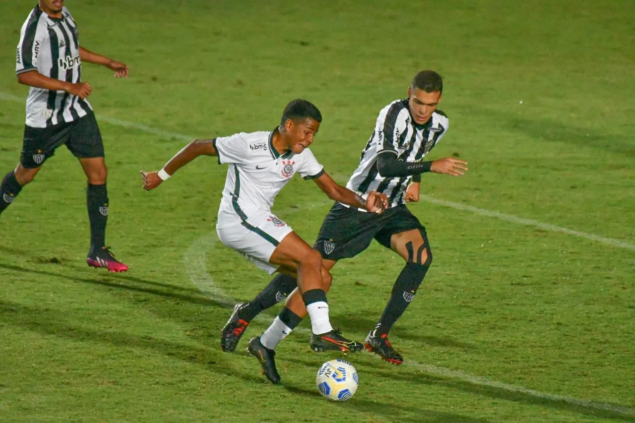 Promessa do Atletico MG acerta com o CD Almodovar 2