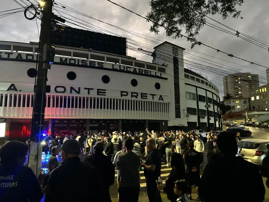 Paulistão: Torcedores da Ponte Preta prostestam no Moisés Lucarelli