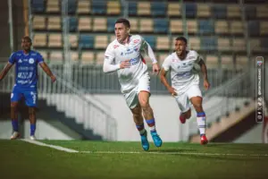 Guarani acerta contratação de volante ex-Fortaleza para 2026