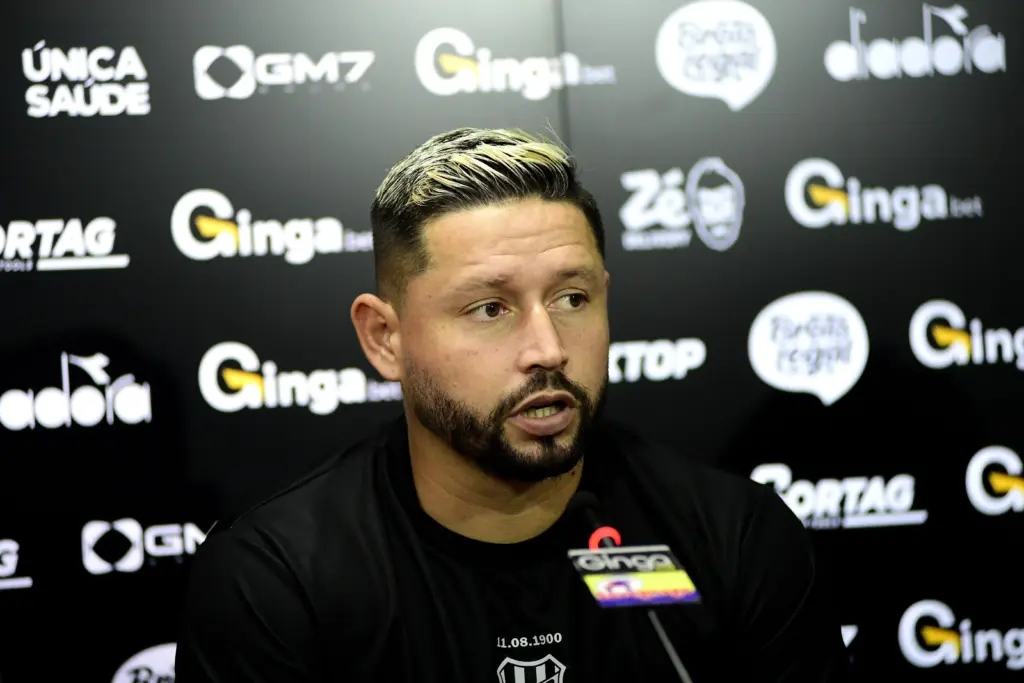 Elvis volta à Ponte Preta, faz acordo e projeta encerrar carreira no clube