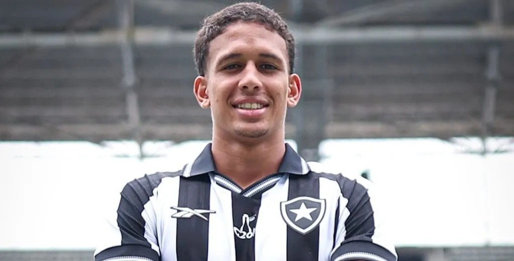 Riquelme é oficializado como reforço do Botafogo (Foto: Henrique Lima-BFR)