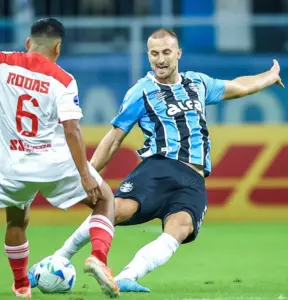 Rodrigo Ely rescinde contrato com o Grêmio e deve acertar com Almería