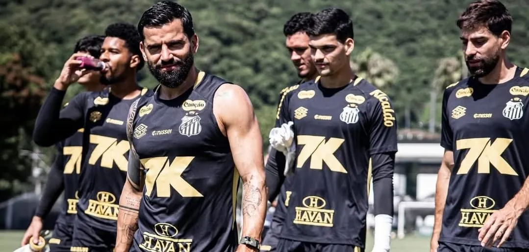 Jogadores durante treino (Foto: Raul Baretta-Santos FC)