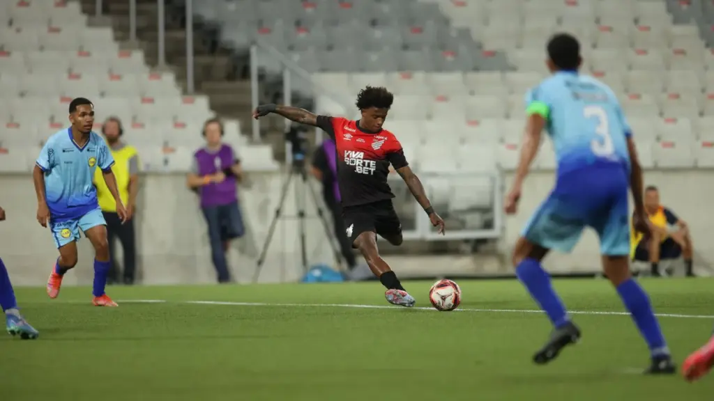 Athletico estreou com vitória no Paranaense