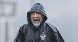 Atlético-MG: imprensa internacional repercute briga entre técnicos no clássico