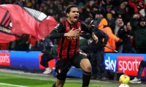 INGLÊS: Liverpool busca empate 2 a 0, mas perde no último lance