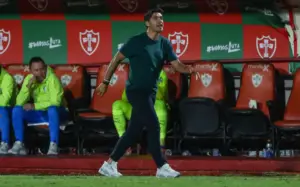 Abel Ferreira brinca com 'pré-temporada de 4 dias' e elogia Marlon Freitas no Palmeiras