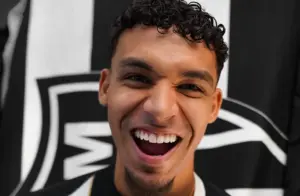 Atlético-MG contrata meia ex-Flamengo e Santos até 2030