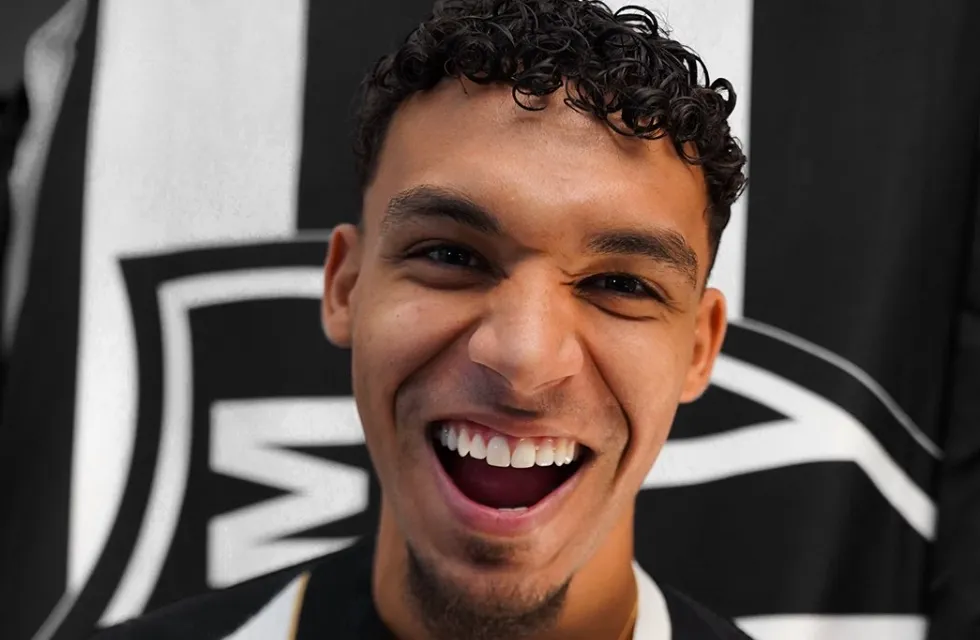 Atlético-MG anuncia contratação de Victor Hugo até 2030