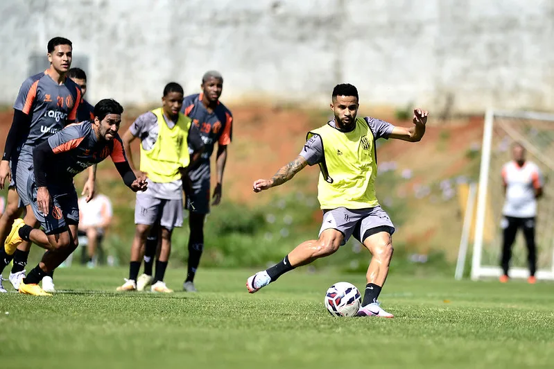 Serginho permanece na Ponte Preta - Foto: Marcos Ribolli