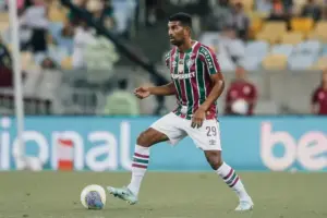 Coritiba anuncia zagueiro ex-Fluminense e Grêmio