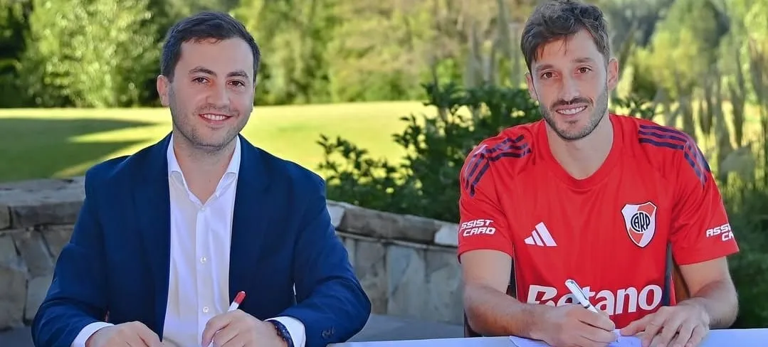 Viña é oficializado pelo River (Foto: Divulgação-River Plate)