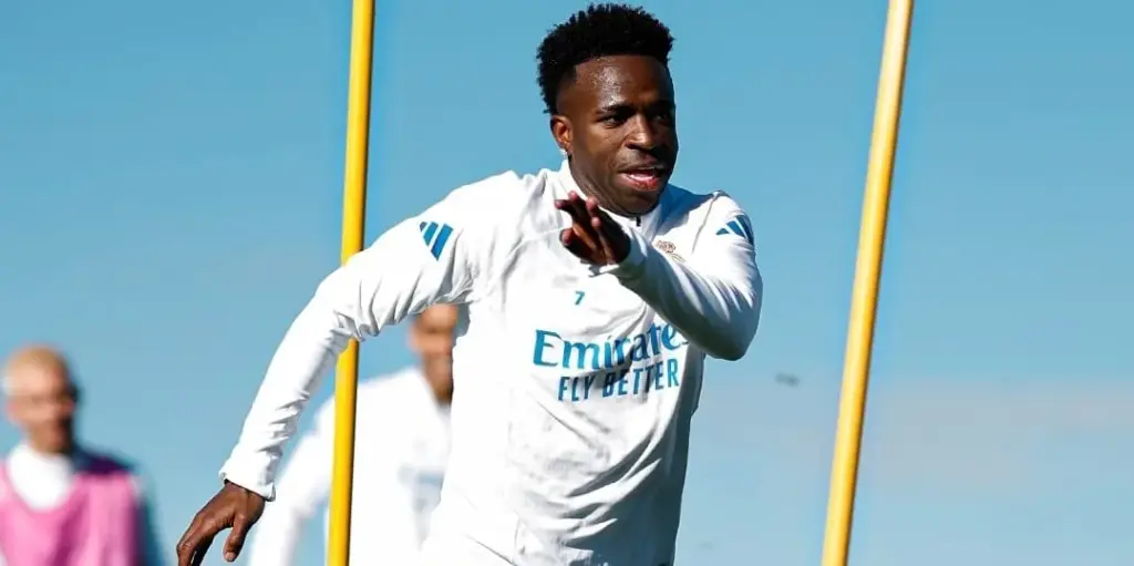 Vini Jr é mantido como capitão do Real e recebe apoio de Mbappé