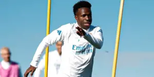 Mourinho revela apoio a Vini Jr antes da renovação com o Real Madrid