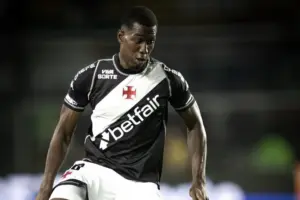Vasco renova empréstimo de Carlos Cuesta até o fim de 2026