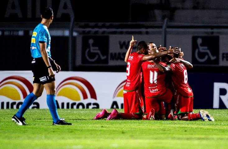 Que pobreza da Ponte Preta nesta vexatória derrota para o Velo Clube!