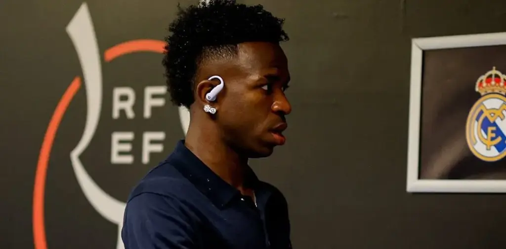 Vinicius Júnior é ausência em mensagem de despedida para Xabi Alonso