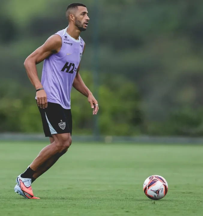 Atlético-MG se acerta com o Bahia e contrata o zagueiro Vitor Hugo