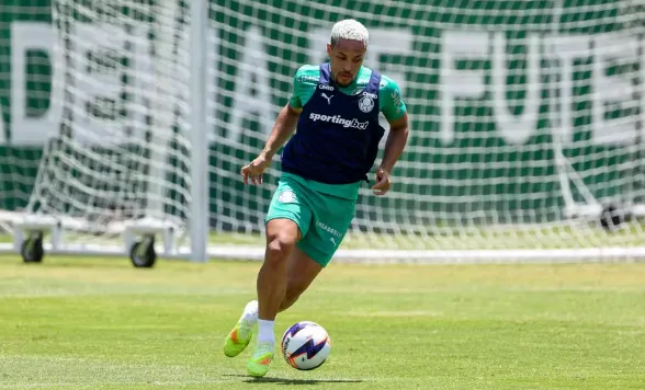 Vitor Roque treina, mas deve desfalcar Palmeiras contra o Santos