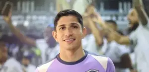 Botafogo segura Savarino após negociação com Fluminense esfriar