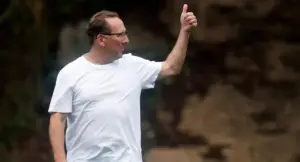 Botafogo tem muros do CT pichados com críticas a John Textor