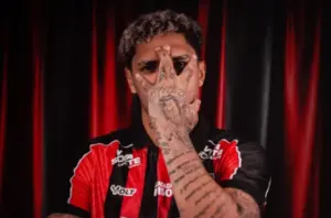 Vitória contrata centroavante que estava na China