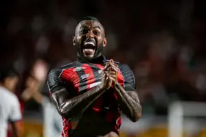 Vitória renova com Ramon e fecha lateral esquerda para 2026