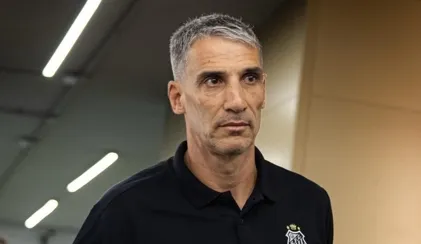 Santos adota cautela e Vojvoda avalia utilizar rodízio no elenco 2 Vojvoda RaulBaretta 2025