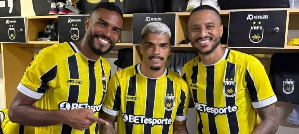 Jogadores do Volta Redonda celebram vitória contra o Flamengo (Foto: João Braz-VRFC)