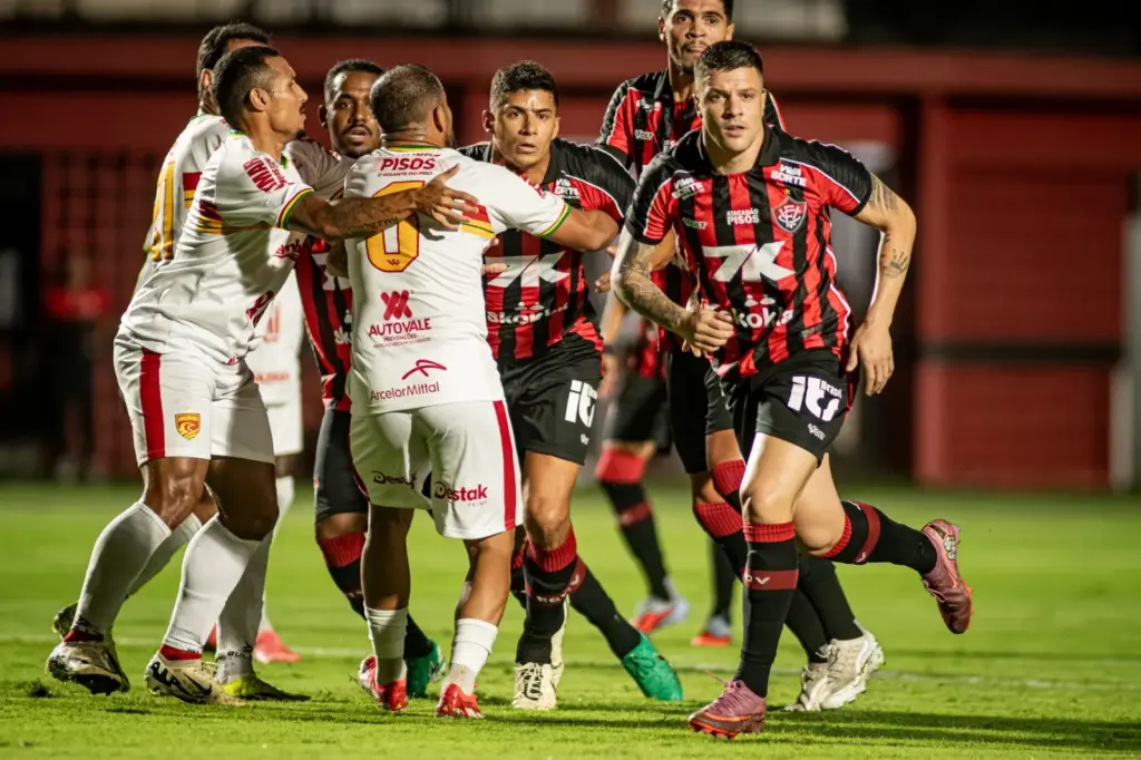 BAIANO: Vitória estreia time principal e goleia Juazeirense (Foto: Victor Ferreira/ECV)