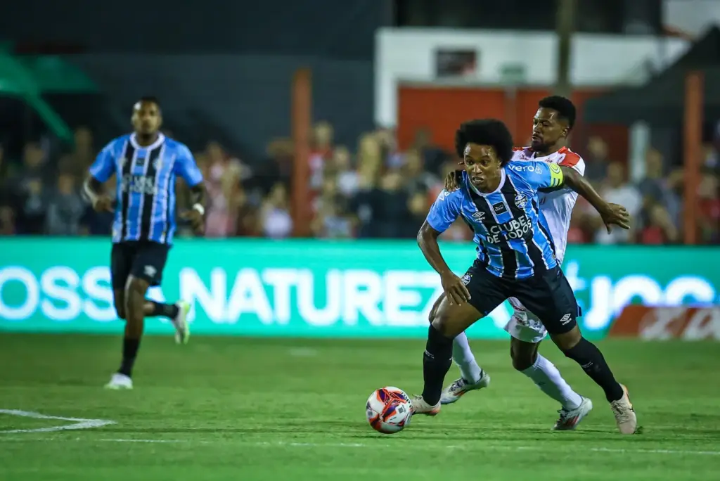 Guarany de Bagé 0 x 2 Grêmio - Vitória tranquila em jogo com expulsão 2 Guarany de Bagé 0 x 2 Grêmio - Vitória tranquila em jogo com expulsão (Foto: Lucas Uebel/Grêmio)