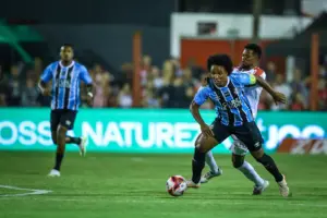 Guarany de Bagé 0 x 2 Grêmio - Vitória tranquila em jogo com expulsão