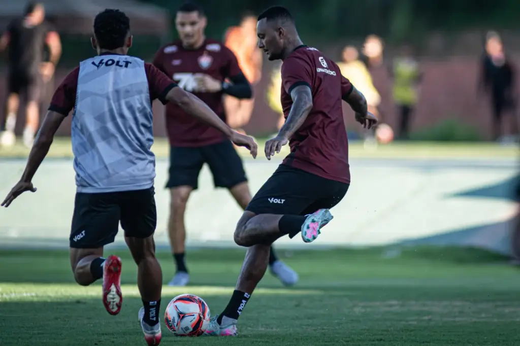 Vitória define permanência de Wendell e oficializa saída de português (Foto: Victor Ferreira/ECV)