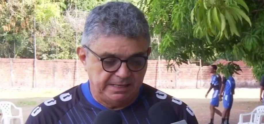 Flávio Araújo, técnico do Fluminense-PI