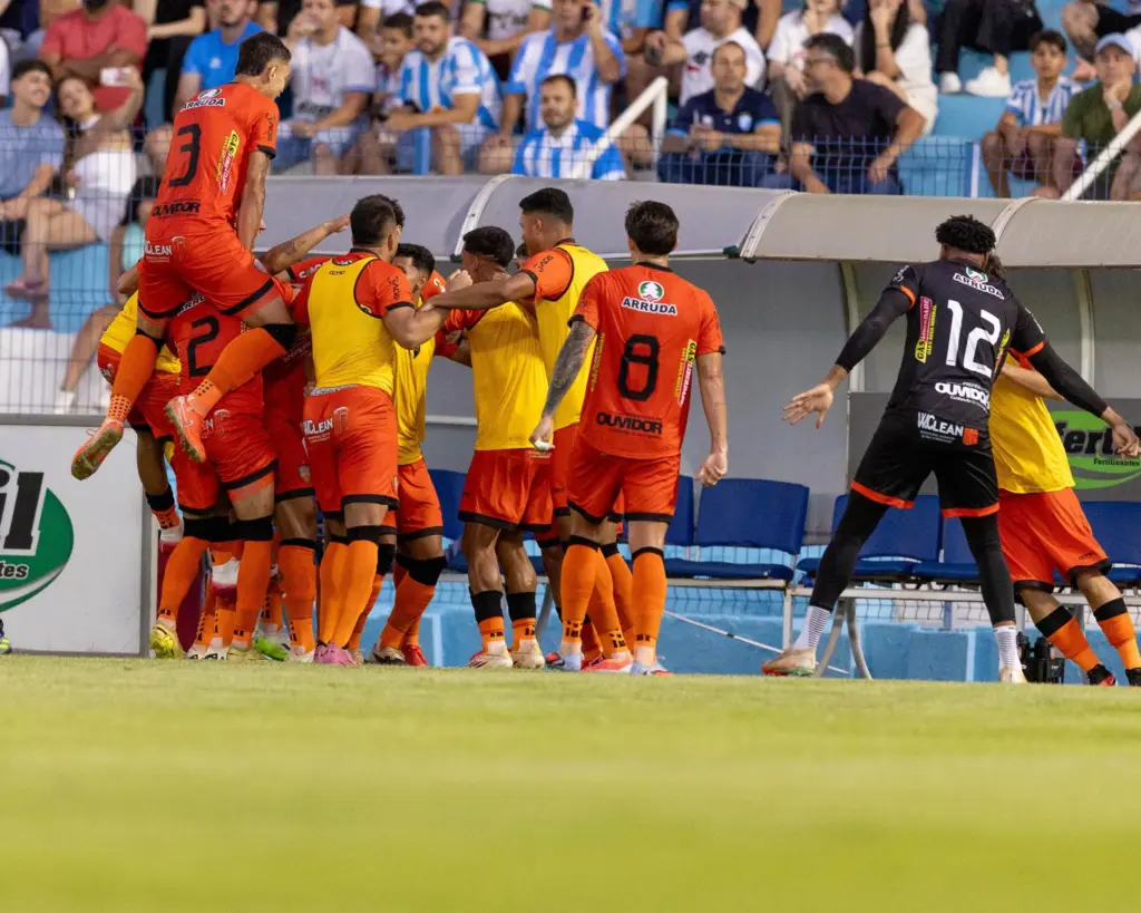 Abecat bate CRAC Goiano