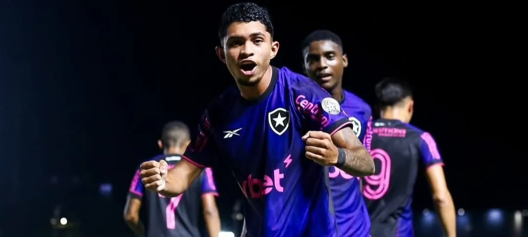 Caio Valle em ação pelo Botafogo (Foto: Arthur Barreto-BFR)